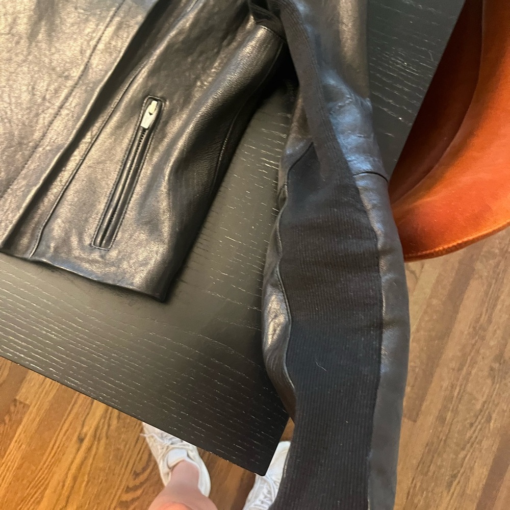 Leather jacket - Picture 8 of 9